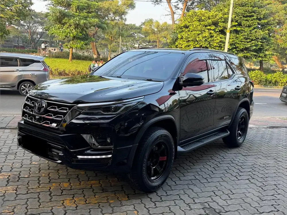 Toyota Fortuner GR 2.8 2024 Diesel low odo