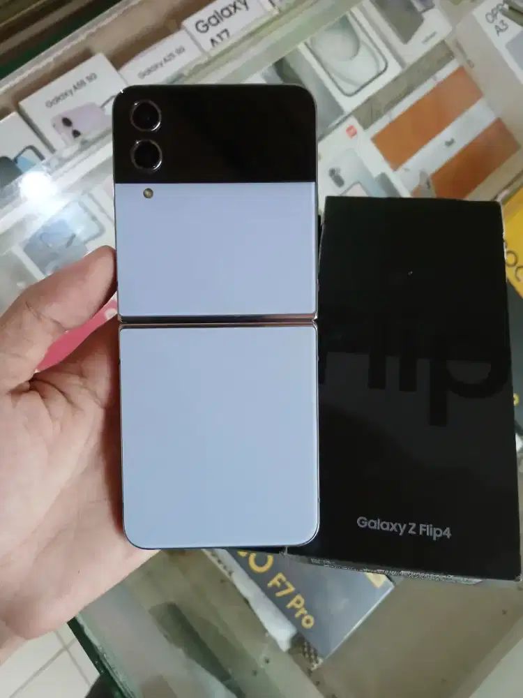 Samsung Z Flip 4 Ram 8/256 GB Layar Bersih