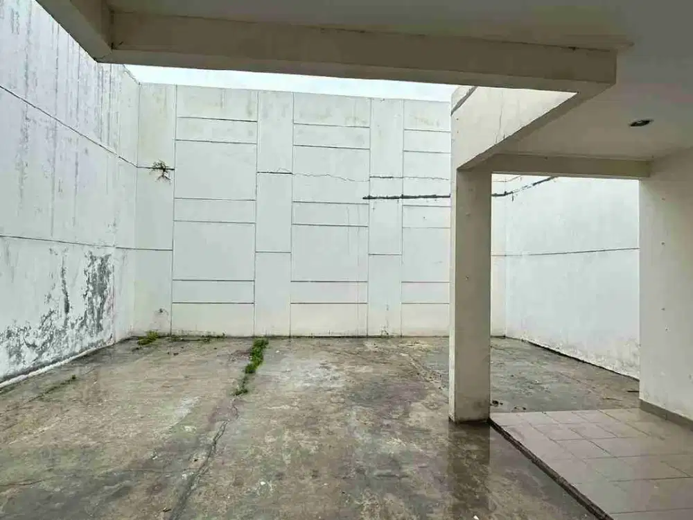 DISEWAKAN RUMAH GREEN LAKE CITY JAKARTA BARAT DENGAN LUAS TANAH 180M2