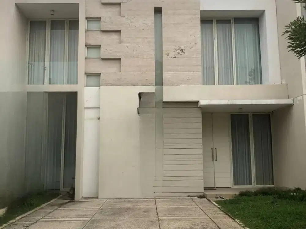 Rumah 2 Lantai  Long Beach Pakuwon City , Kitchen set + interior Carport Listrik 4400 watt
