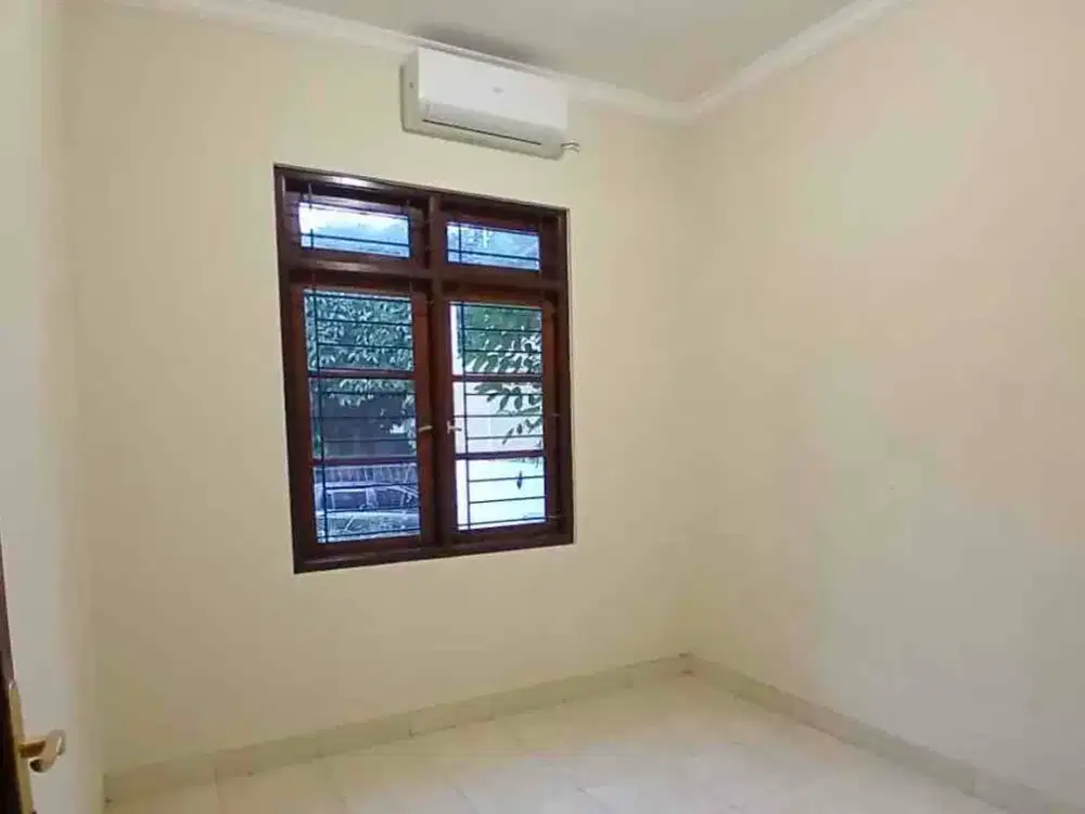 Rumah Rapi Siap Huni Kencana Loka BSD Praktis Dekat Sekolahan, Stasiun dan Pusat Kuliner