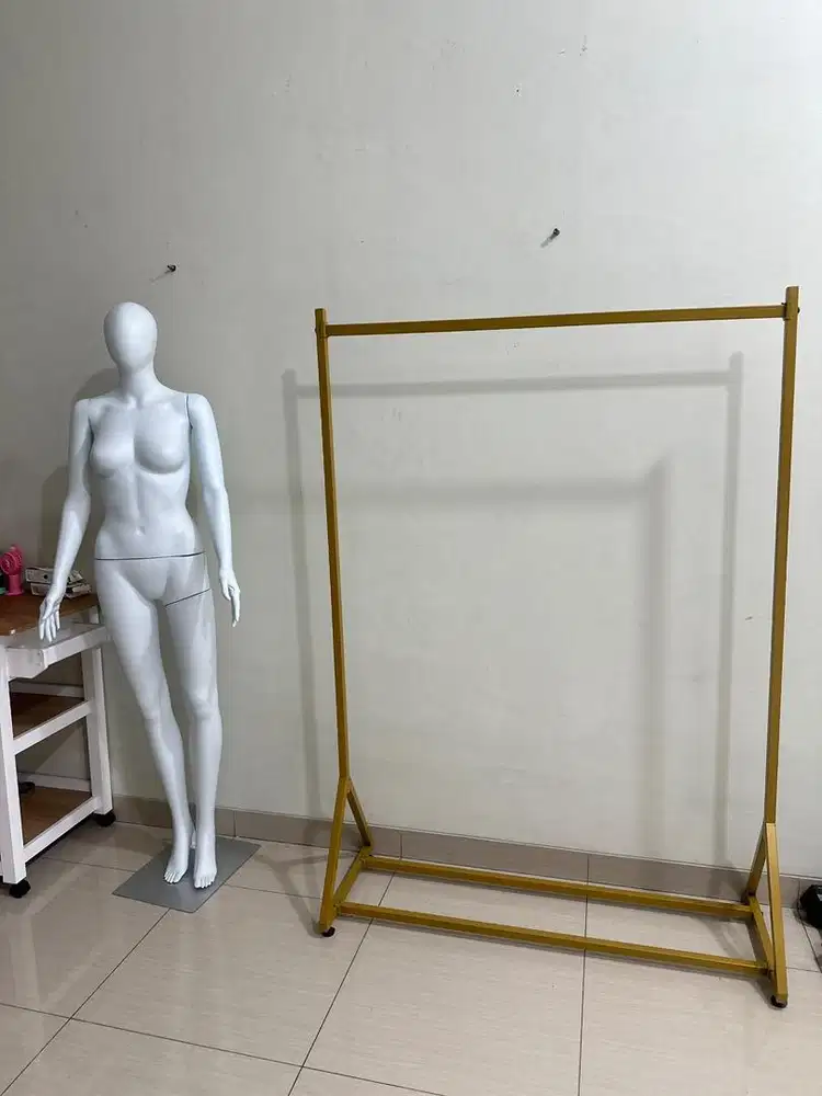 Take All Manekin dan Hanger Gawang