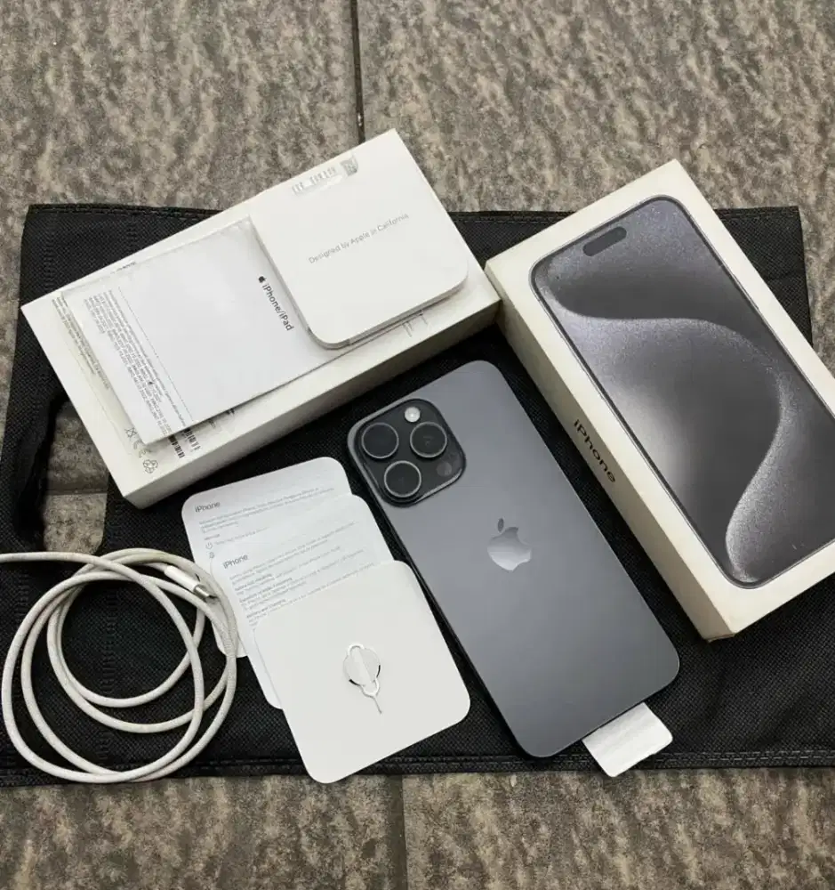 Di jual iPhone 15 Pro Max 256gb Ex iBox Black Titanium