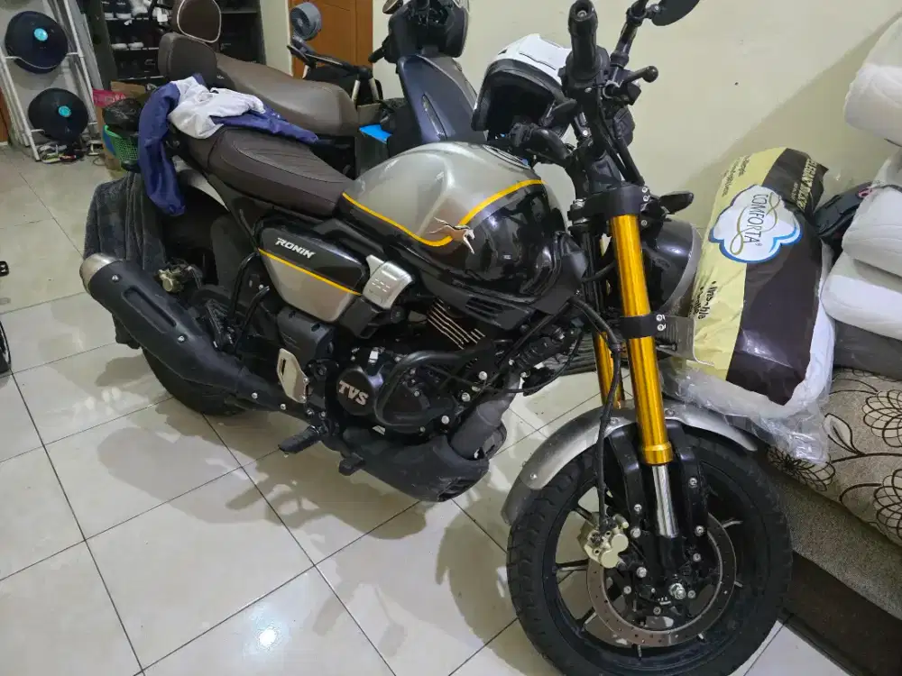 Tvs ronin silver second bekas jarang pakai