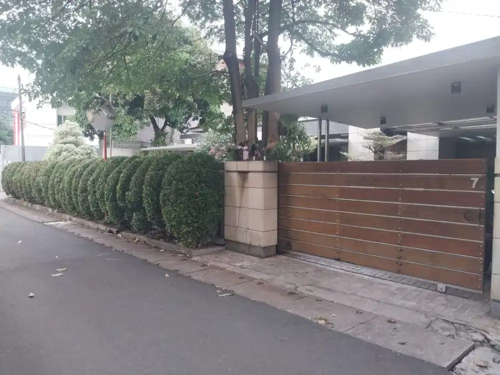 DIJUAL RUMAH  SIAP HUNI DI CIPETE JAKARTA SELATAN
