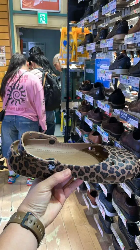 Crocs Ballet Leopard size W7 new