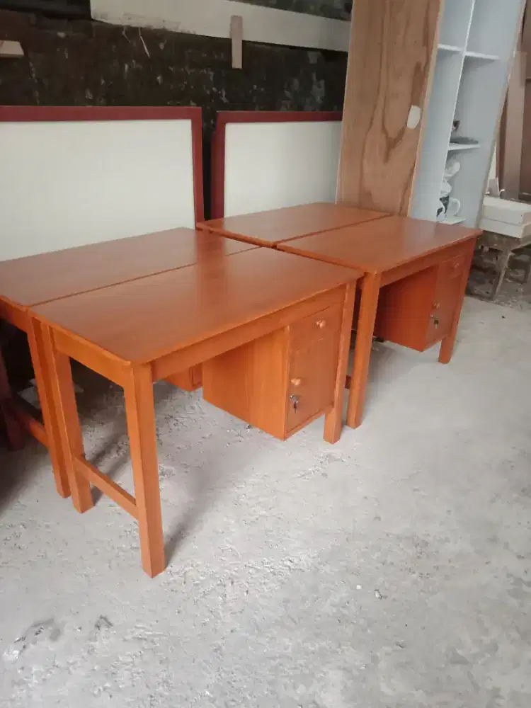 Meja belajar ukuran 1mtrx50cm t75cm