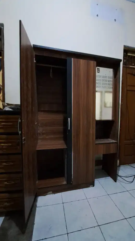 LEMARI PAKAIAN 3 PINTU OLYMPIC JUAL CEPAT SAJA 800RB