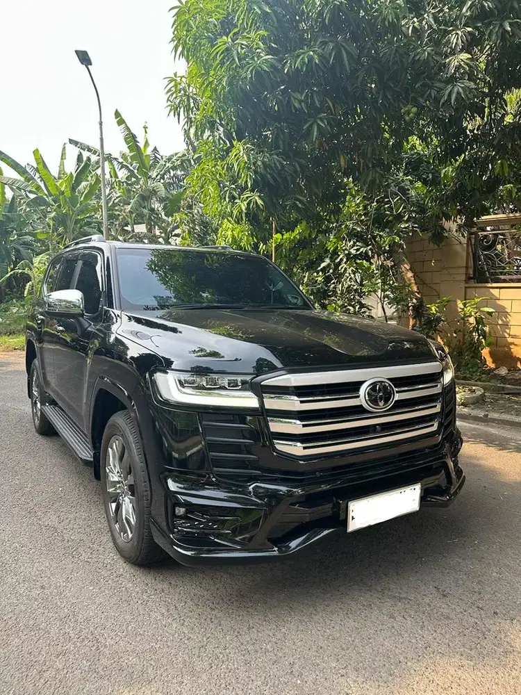 Toyota Land Cruiser VXR 300 (2023)