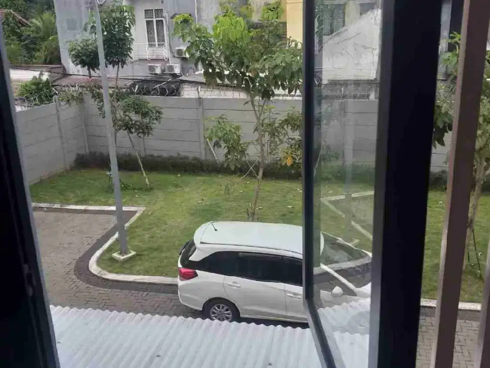 rumah 4 kamar tidur disewakan 65juta pertahun di yuthica bsd city