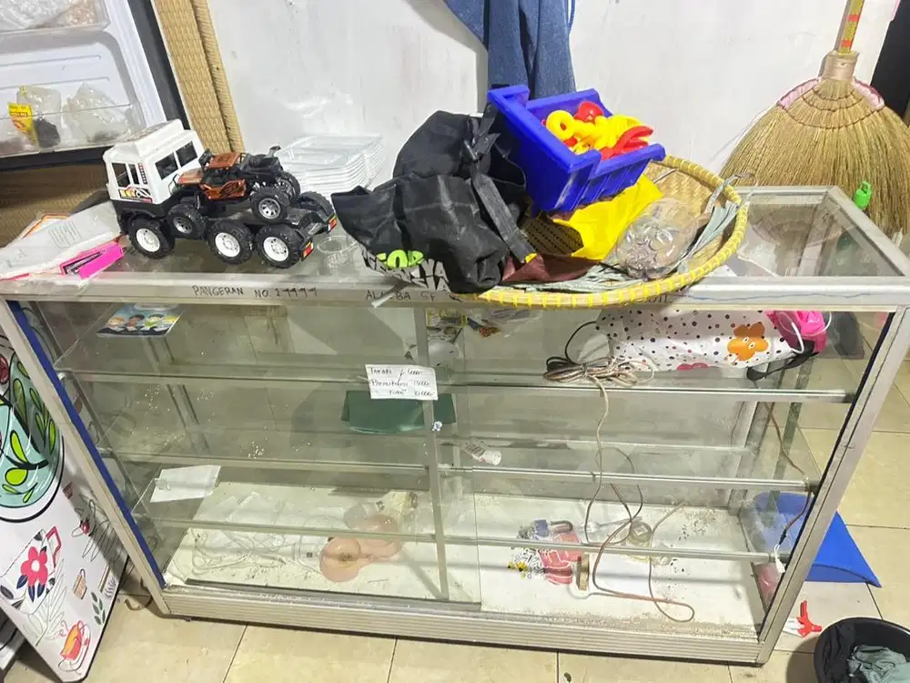 Etalase untuk jualan