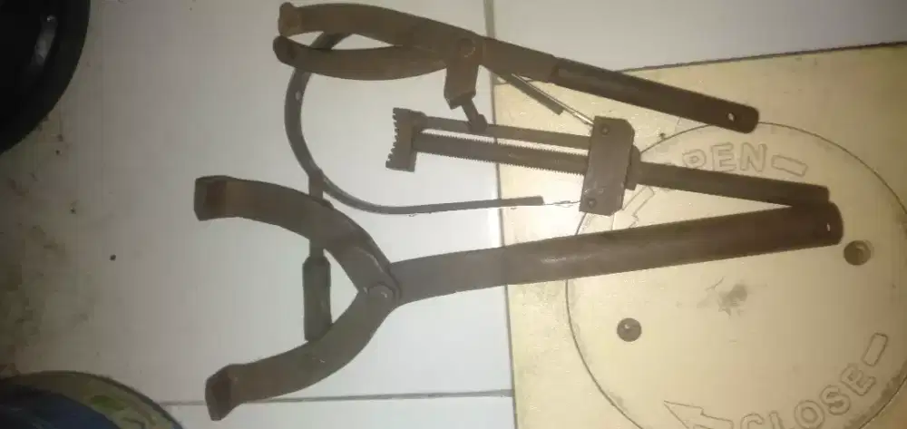 Alat pembuka fanbelt