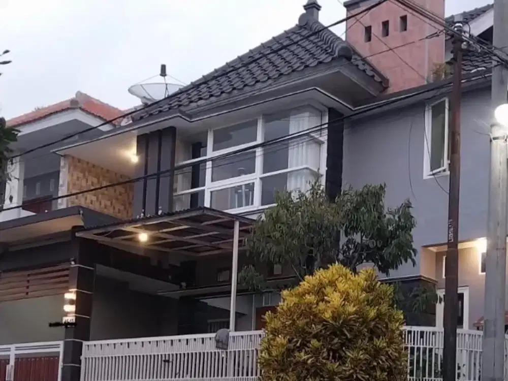 Rumah 2 Lantai Perum Oma Campus Dau