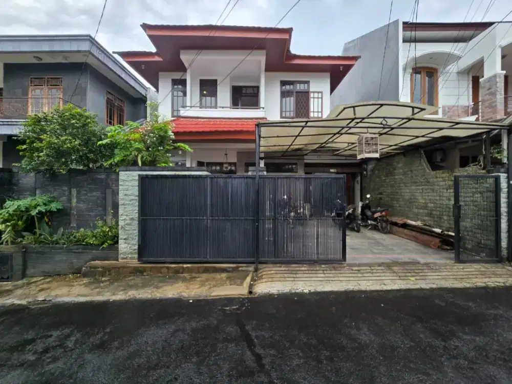 FOR SALE RUMAH SIAP HUNI DI AREA SENOPATI KEBAYORAN BARU