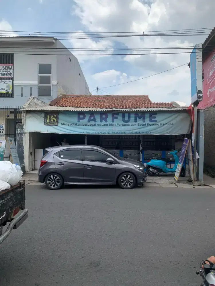 Rumah sekaligus tempat usaha cibaduyut
