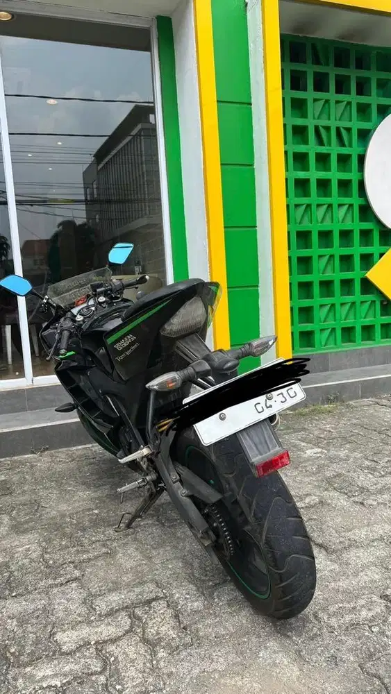 Monster R15 bLack Yamaha