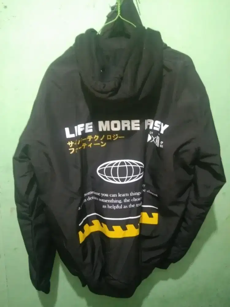 Jaket bomber anti badai