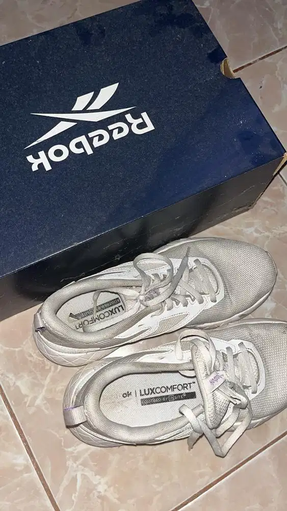 SEPATU RUNNING REEBOK