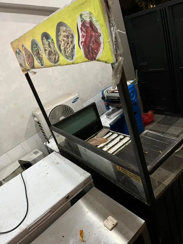 Etalase alumunium bekas siap pakai