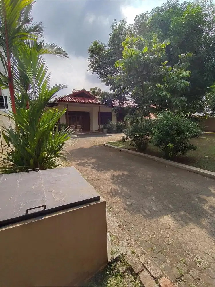 [DIJUAL] Rumah Luas di Pinggir Jalan Raya