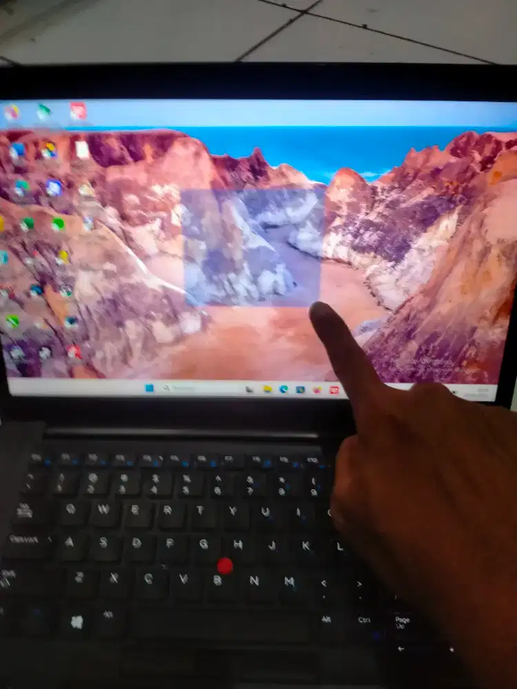 Dell slim touch screen core i5 gen 8 ram 8Gb NVMe 256Gb (No minus)