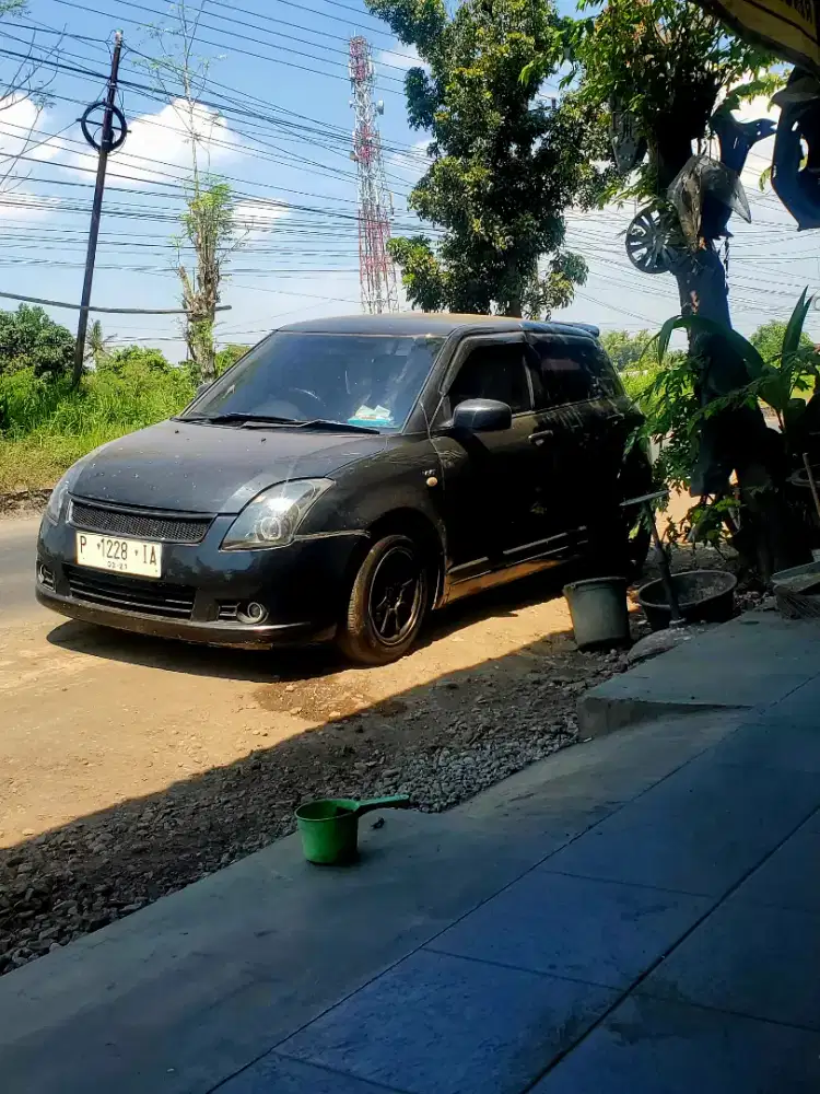 SUZUKI SWIFT CBU 2006 HITAM