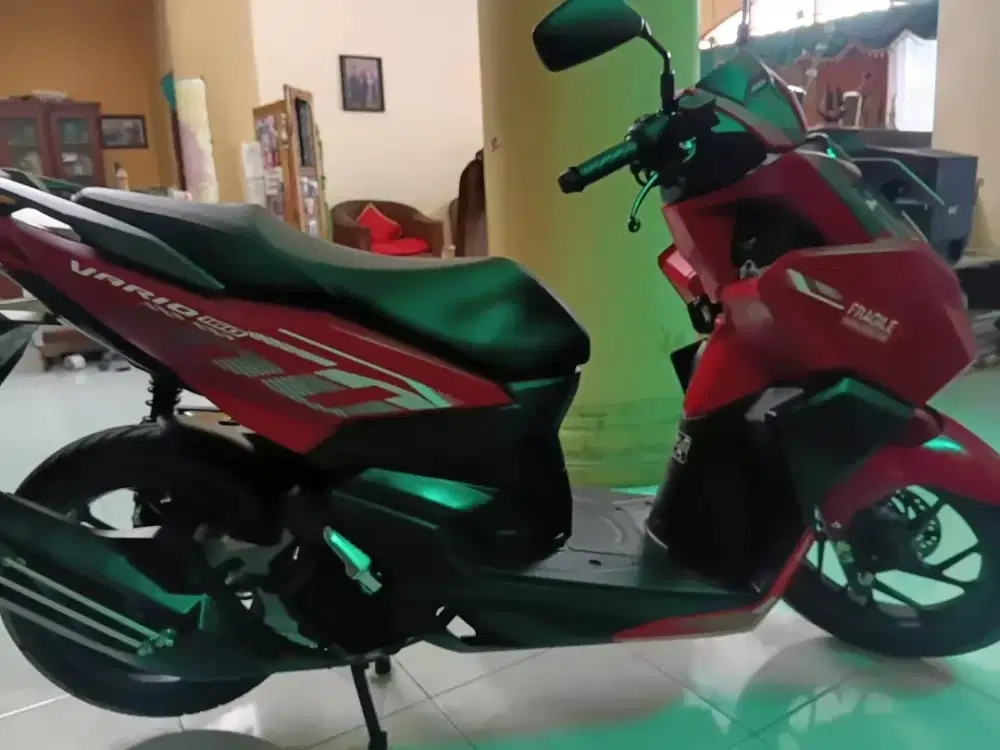 Vario murah merah like new 98% pajak panjang surat2  lengkap