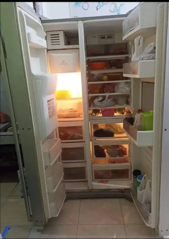 Di jual kulkas Merck LG