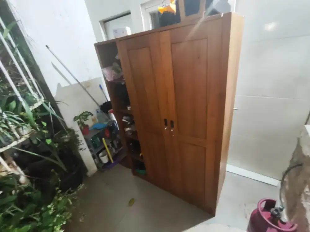 Lemari Barang/Baju