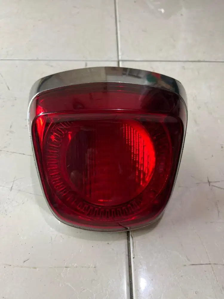 LAMPU BELAKANG STOPLAMP ORIGINAL VESPA PRIMAVERA SPRINT FACELIFT IGET