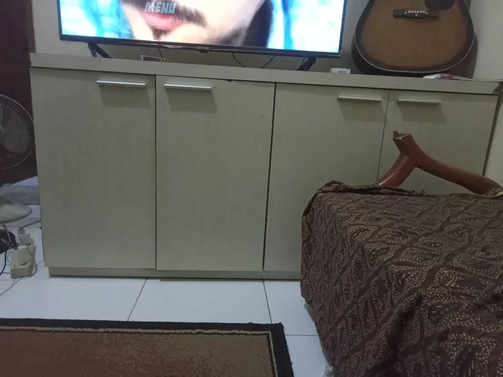 Lemari bufet untuk meja tv