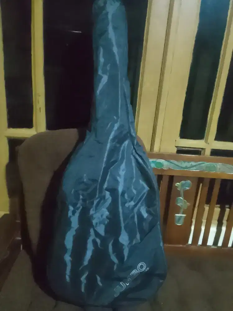 Gitar Akustik Lengkap Tas Gitar LIKE NEW!!
