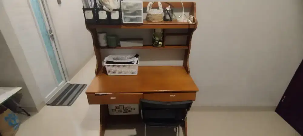 Meja belajar kayu