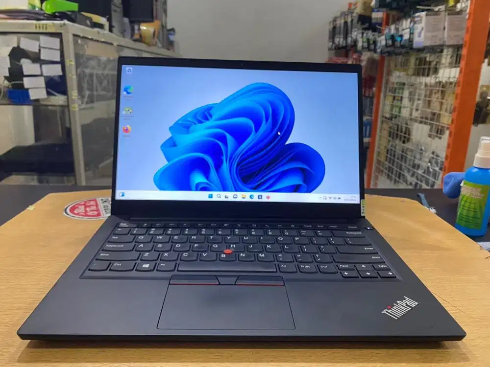 Lenovo ThinkPad E14 G2 Amd Ryzen 7  Ram 16GB SSD 256GB Slim Mulus