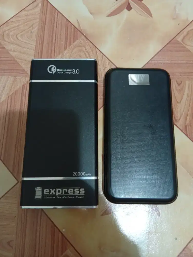 Di Jual borongan power bank merek express 20000 mah dan merek delcell.
