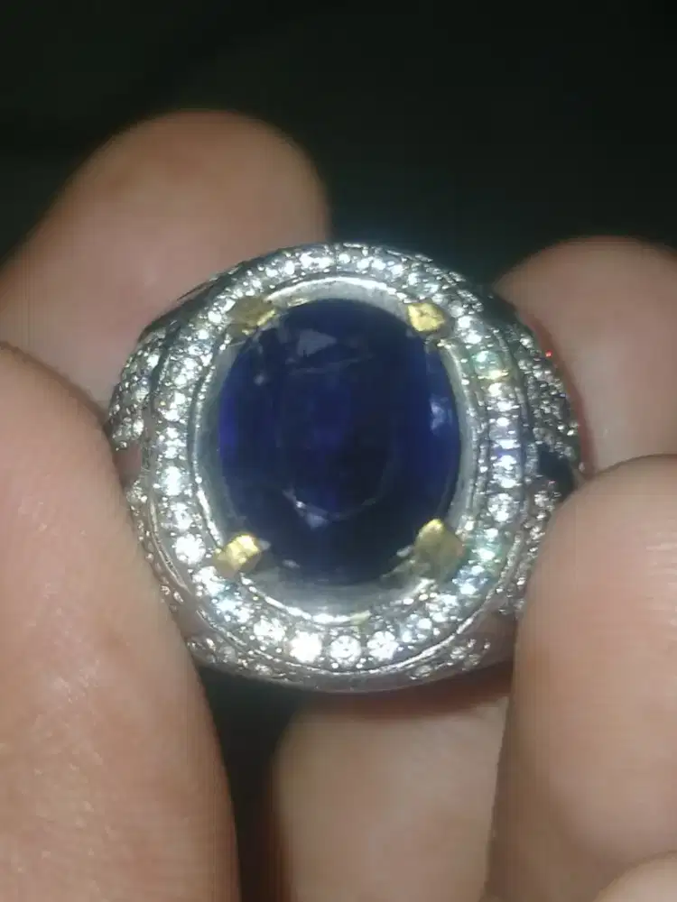 Di jual vivid blue sapphire