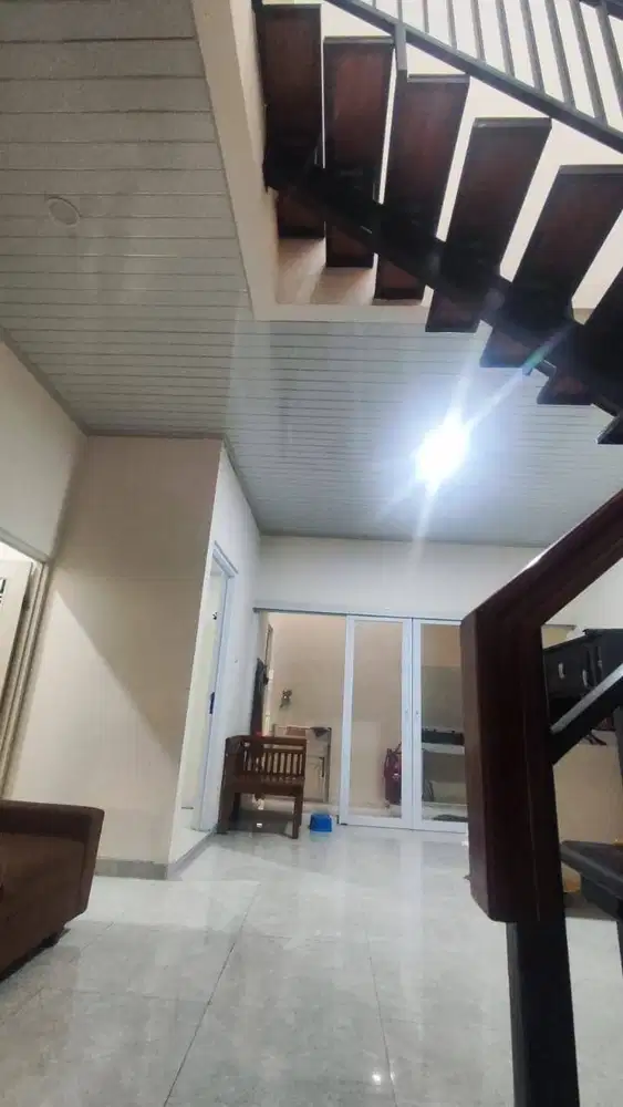 Disewakan Rumah Strategis di Telukjambe Karawang (semi furnished)