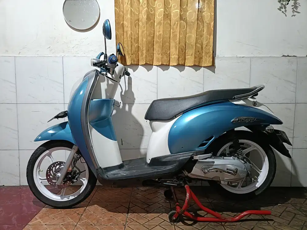 Scoopy tahun 2011/tt boleh gan cash lebih bagus