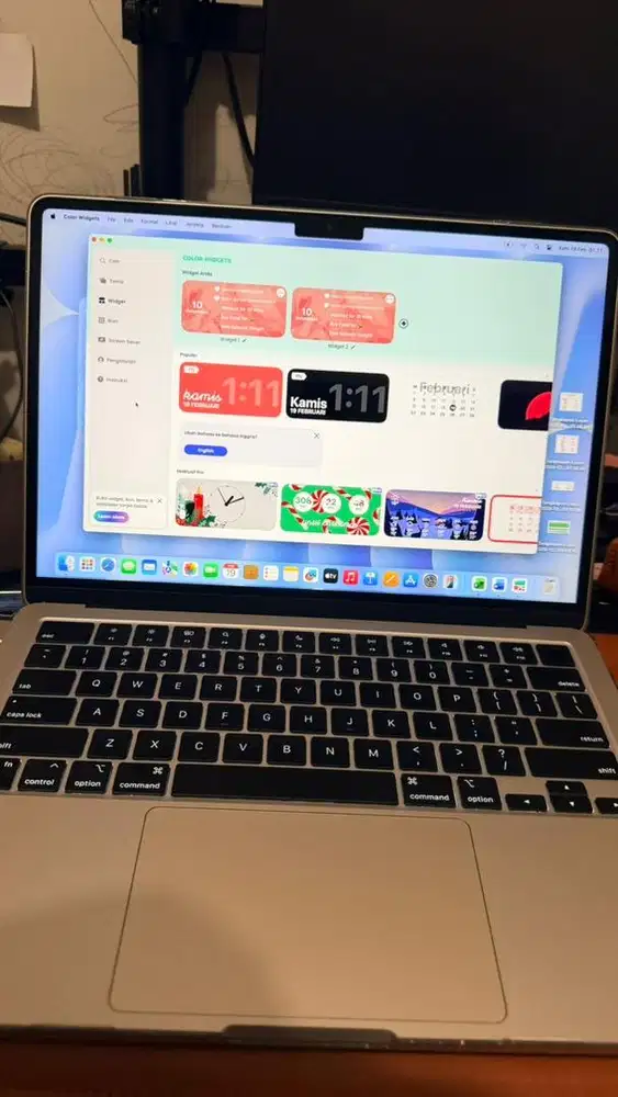 Macbook Air M2 2022 16GB/256GB Starlight Resmi Ibox Mulus