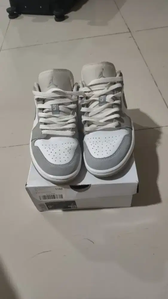 WMNS AIR JORDAN 1 LOW WOLF GREY