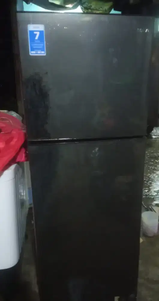 Kulkas 2pintu merek Aqua