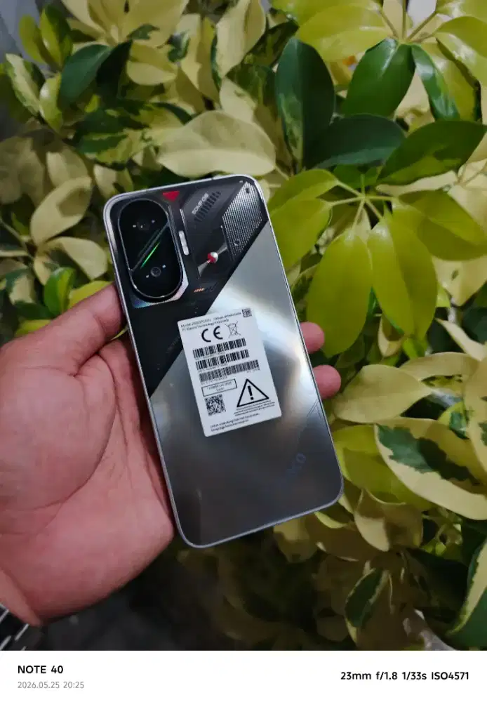 Poco F7 12/512 snapdragon 8s gen 4