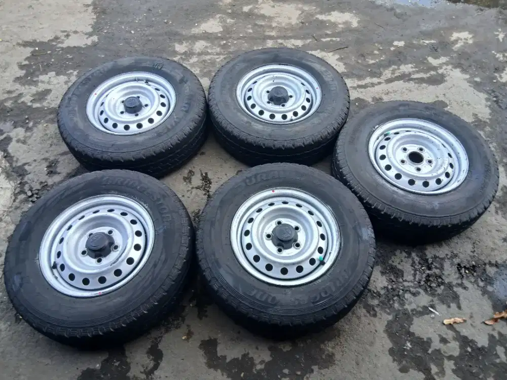 Velg plus ban orginal hilux ring 14 cocok untuk muatan beban berat