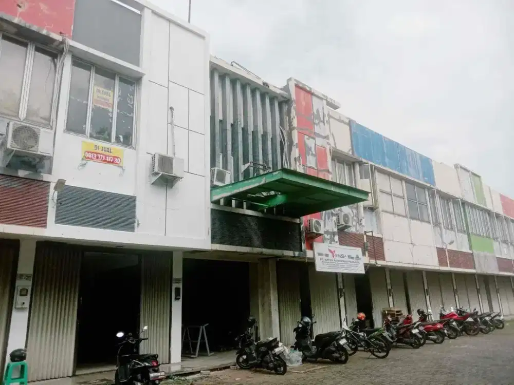ruko. 3. lantai.   siap. huni.    parkir. luas.  cpt. dpt.