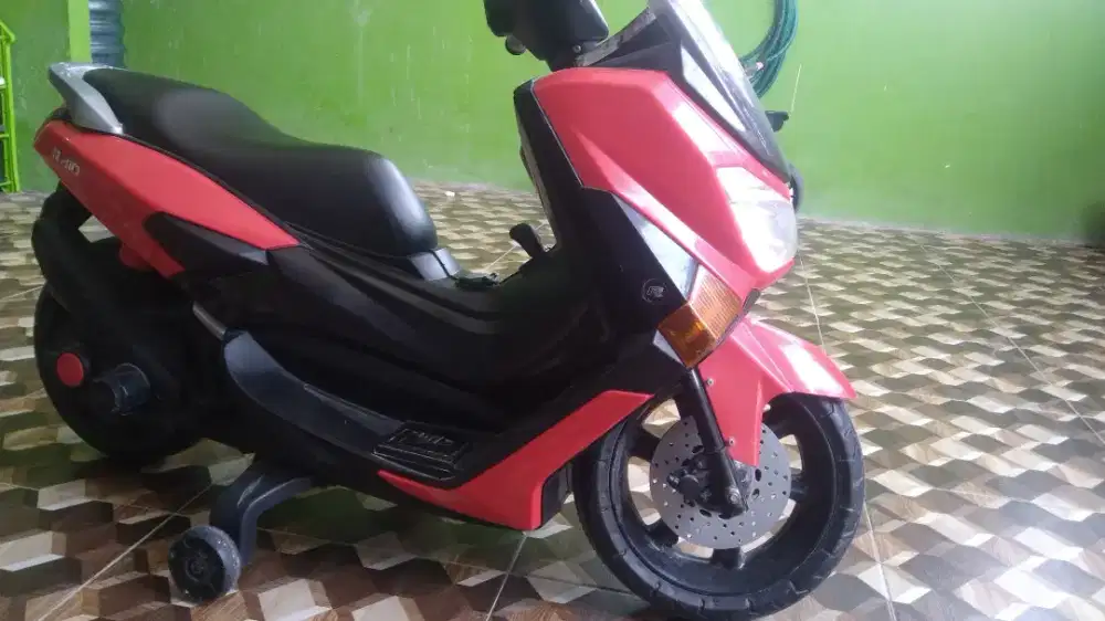 Mainan motor aki anak bekas