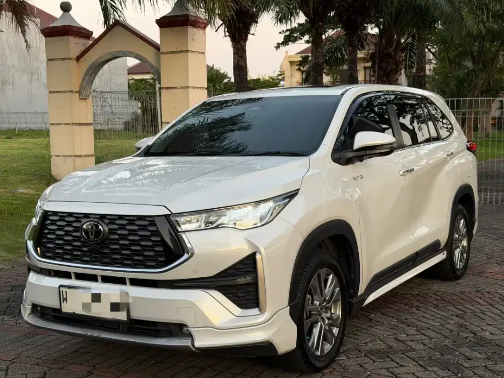 Toyota Innova Zenix Q Hybrid Modellista 2023 Matic Putih Favorit