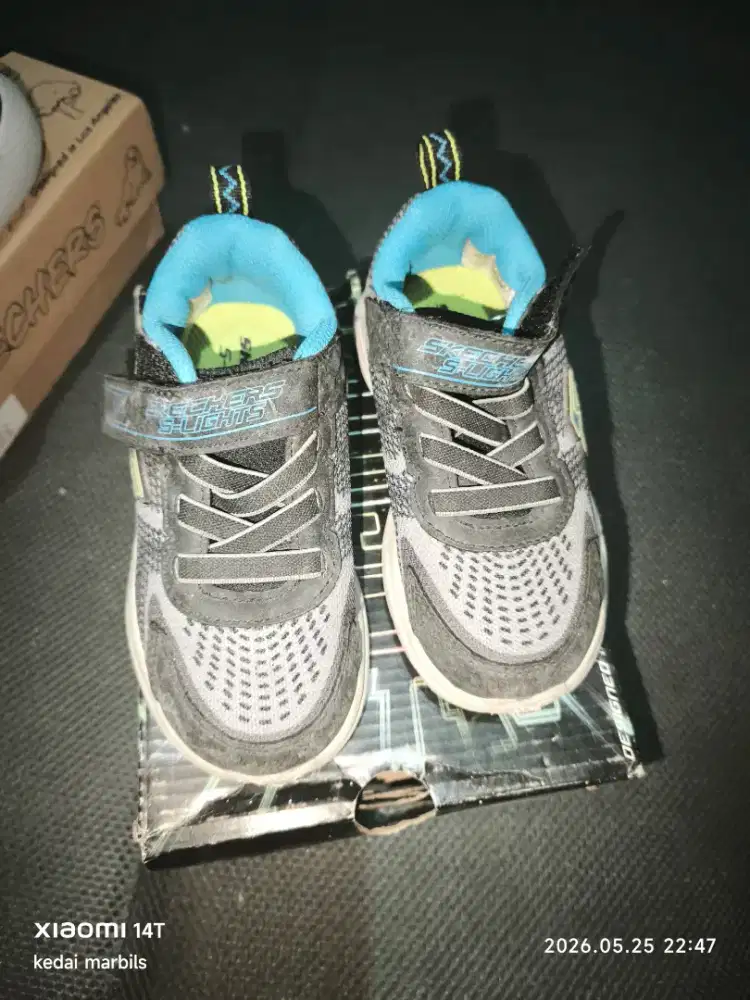 Sepatu anak skechers
