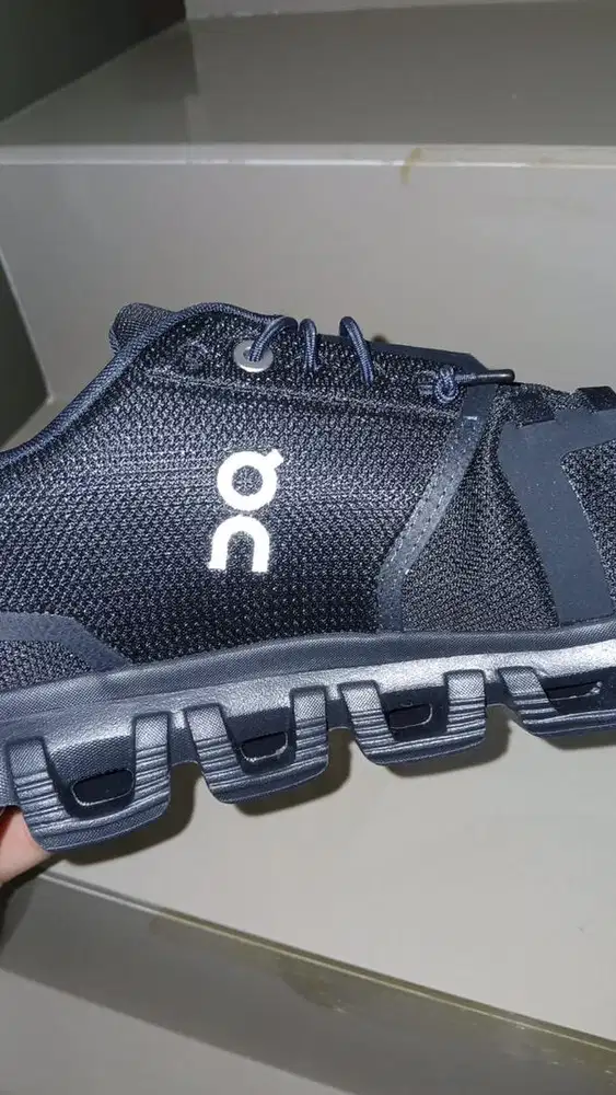 Sepatu original on cloud 6