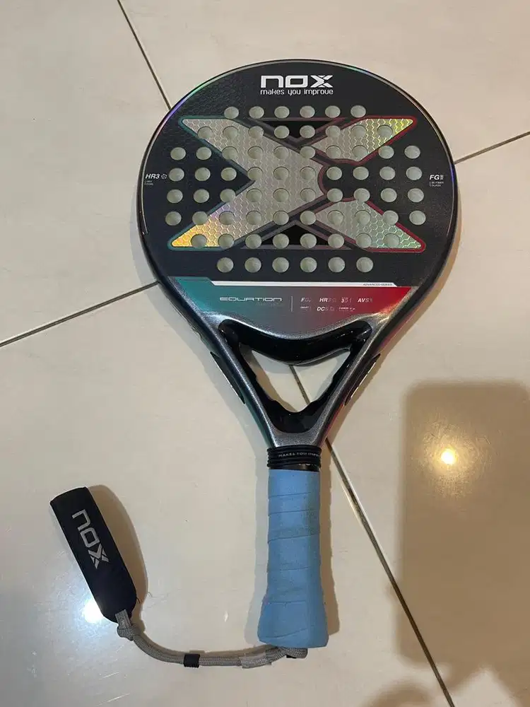 Raket padel Nox equation light advance  jarang pakai !!