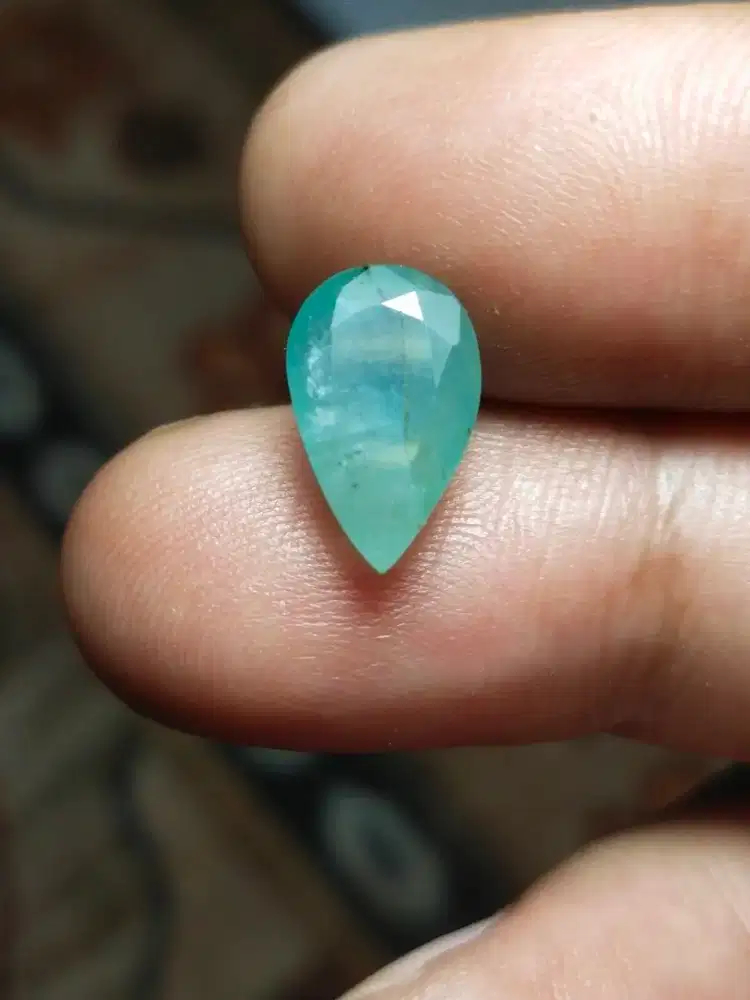 Natural Zamrud atau Emerald Beryl 5.25 Ct Unik